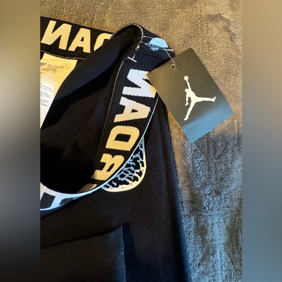 Jordan Training Tights Black/Zebra/White
23 Sz XXL 170-180 CM
14-16 YRS - Picture 4 of 10